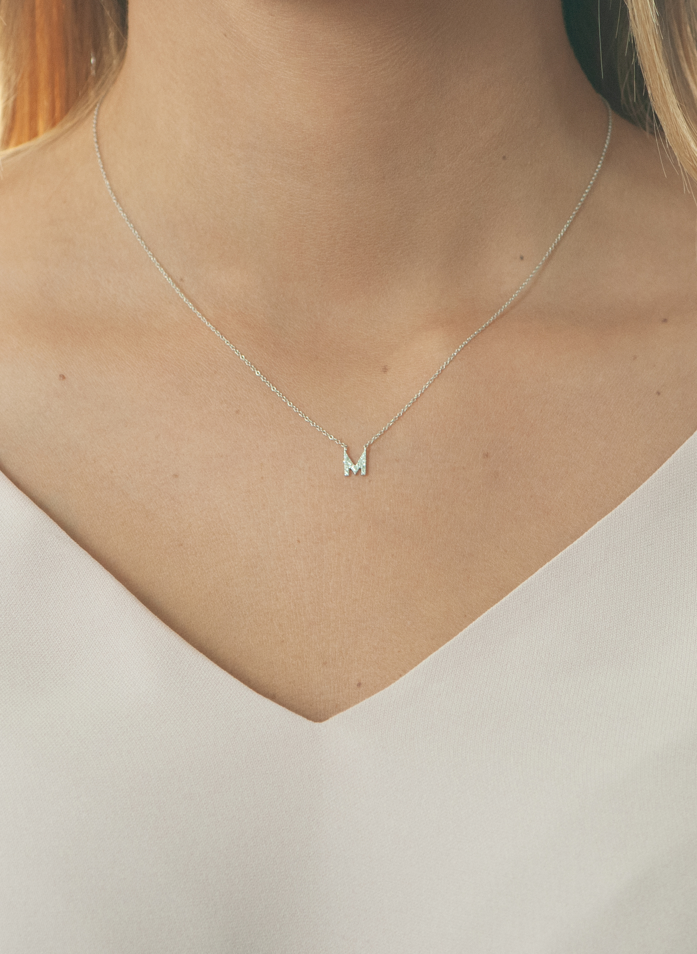 Thumbnail - Leaf Initialien Halskette „M“ Aus 14 Karat Weißgold Mit Diamanten silber