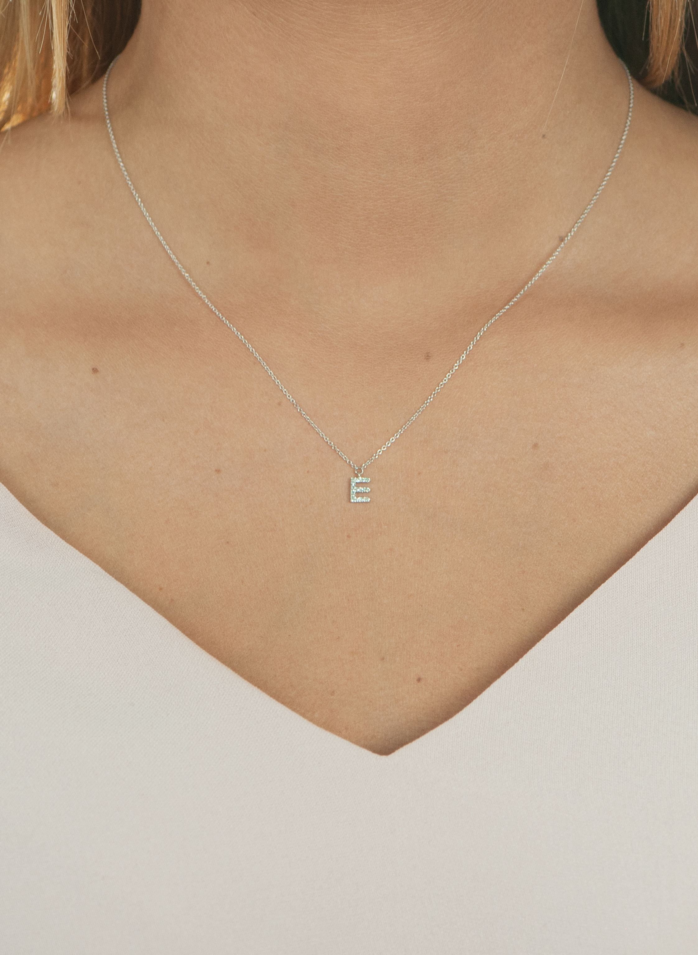 Thumbnail - Leaf Initialien Halskette „E“ Aus 14 Karat Weißgold Mit Diamanten silber