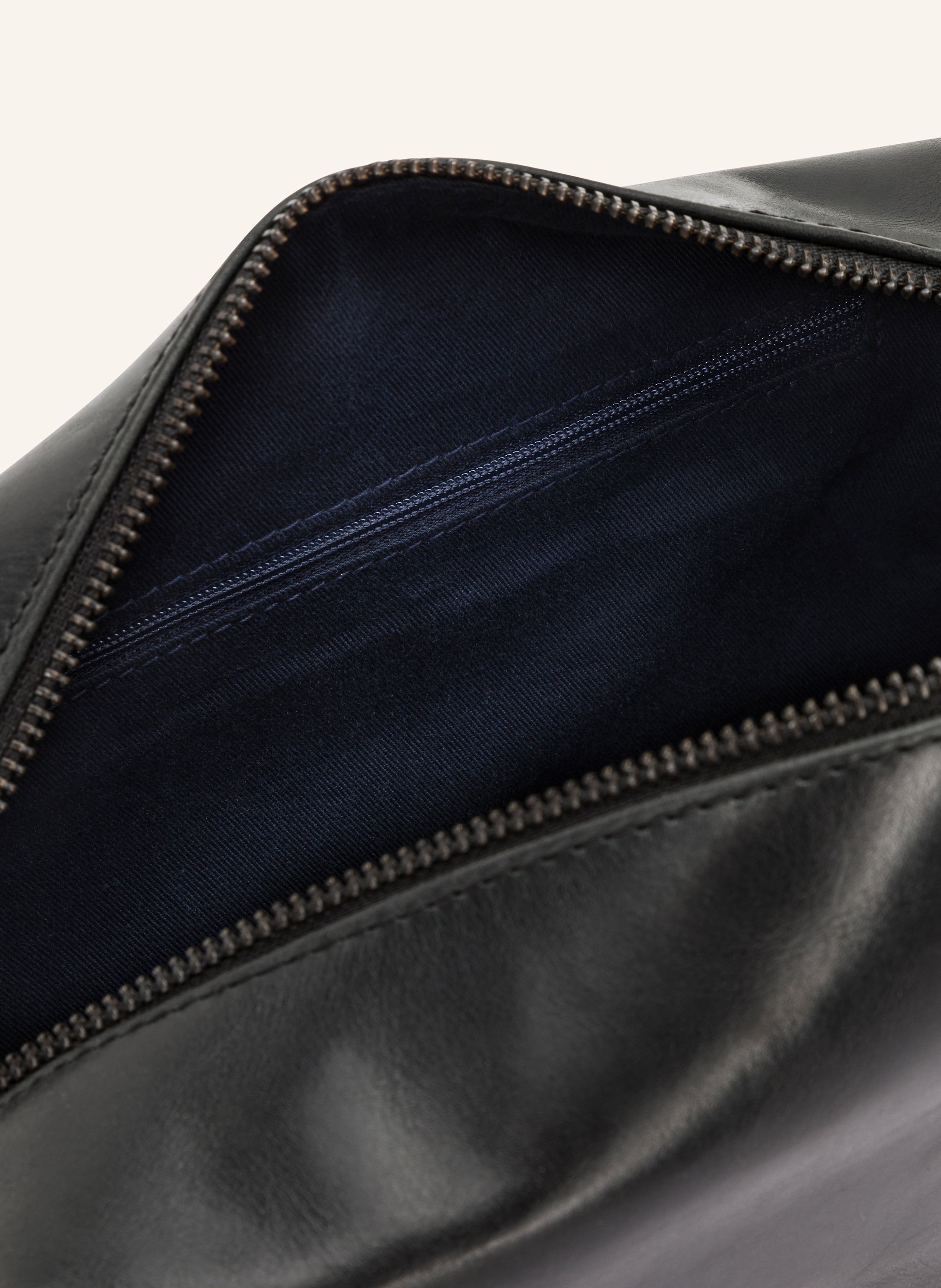Thumbnail - Buckle & Seam Kulturtasche Everest schwarz