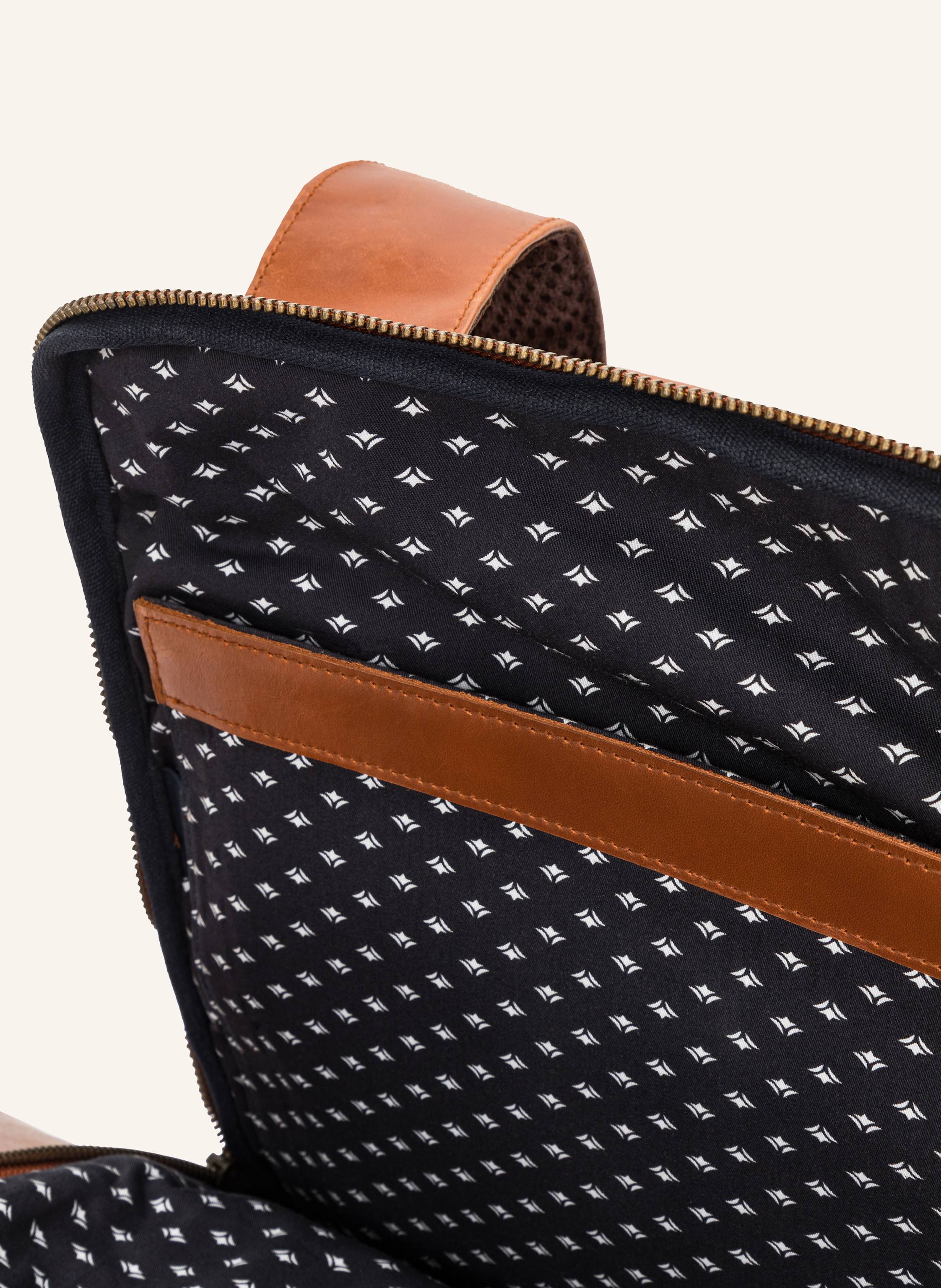 Thumbnail - Buckle & Seam Rucksack Leon Mit Laptop-Fach braun