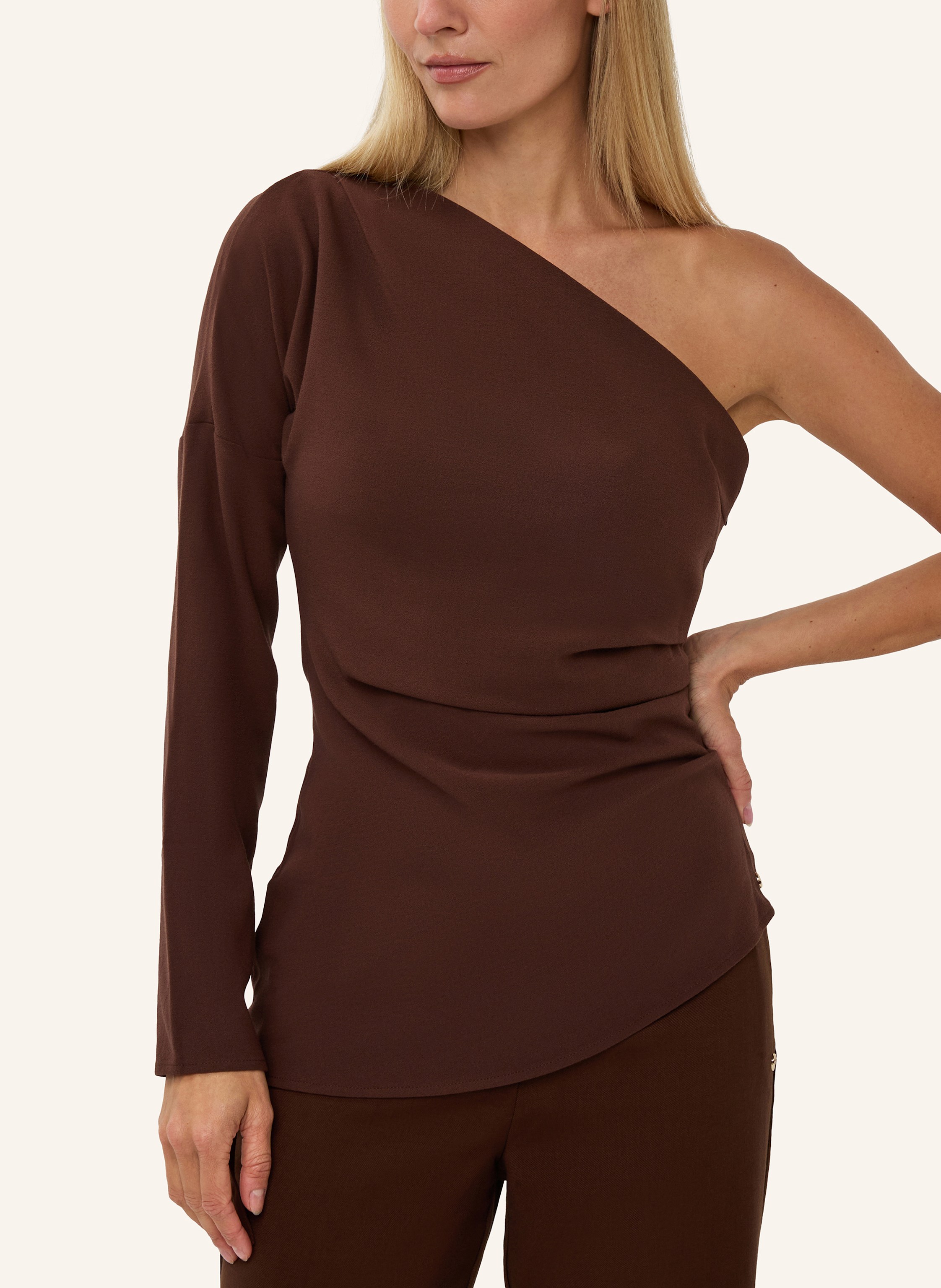 Thumbnail - Josh V Top Kelvis braun