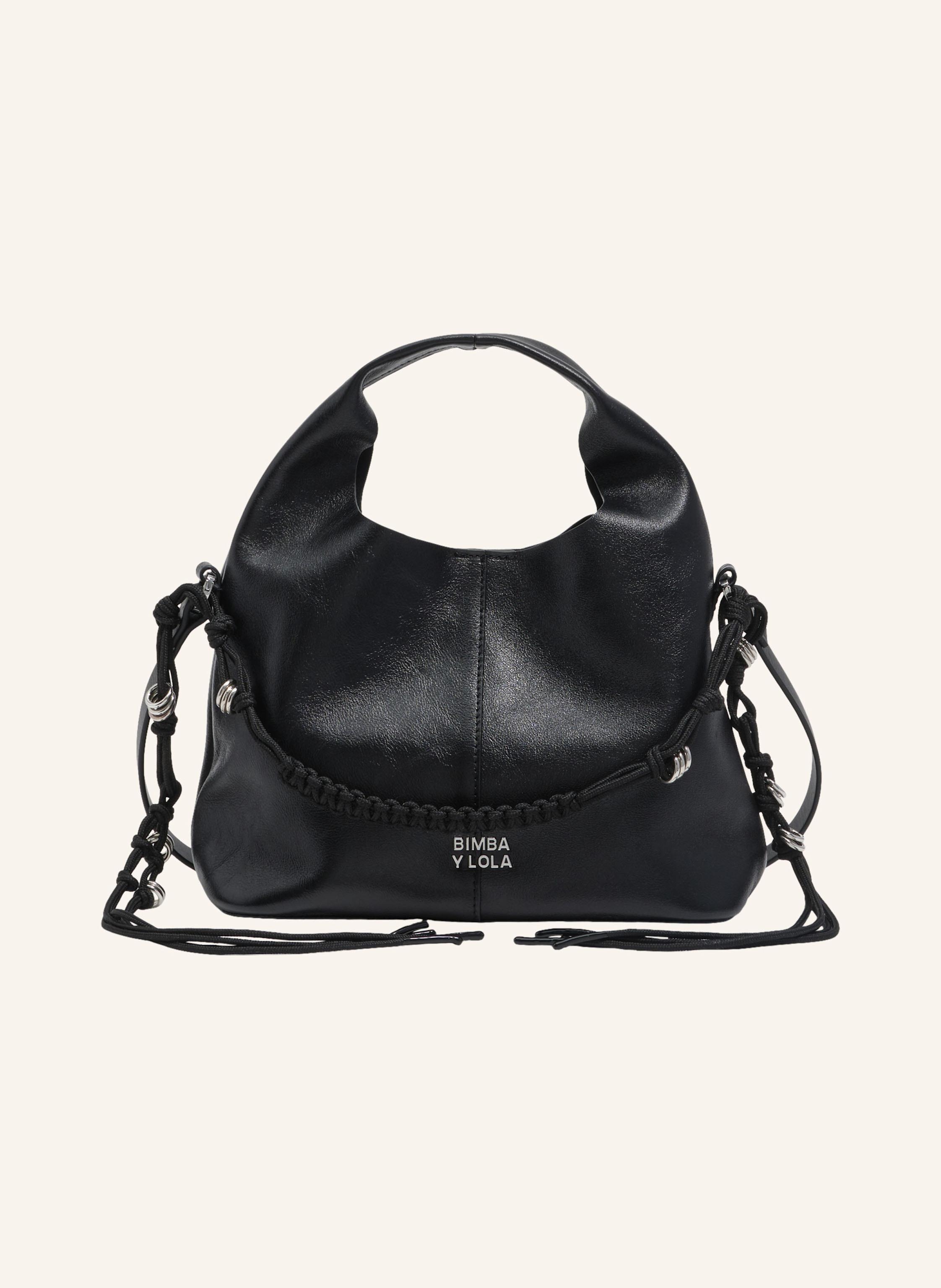 Bimba y Lola Metallic-Finish. Magnetverschluss. Innentasche mit eingraviertem Logo von BIMBA Y LOLA in schwarz