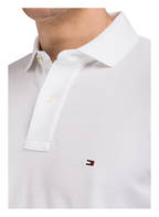 TOMMY HILFIGER Piqué-Poloshirt Regular Fit, Farbe: WEISS (Bild 1)