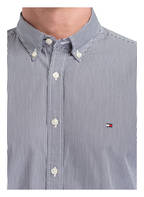 TOMMY HILFIGER Hemd Regular Fit, Farbe: MARINE/ WEISS GESTREIFT (Bild 1)