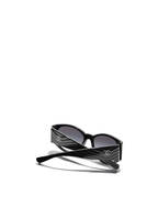 CHANEL Ovale Sonnenbrille, Farbe: C501S8 - SCHWARZ/ GRAU POLARISIERT (Bild 1)