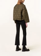 MRS & HUGS Cropped-Steppjacke mit 3/4-Arm, Farbe: KHAKI/ ROSA (Bild 1)