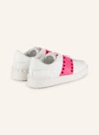 VALENTINO GARAVANI Sneakersy ROCKSTUD UNTITLED, Kolor: BIAŁY/ MOCNORÓŻOWY (Obrazek 1)
