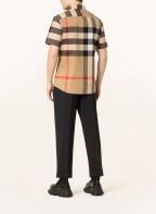 BURBERRY Kurzarm-Hemd SOMERTON Regular Fit, Farbe: SCHWARZ/ ROT/ BEIGE (Bild 1)