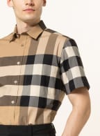 BURBERRY Kurzarm-Hemd SOMERTON Regular Fit, Farbe: SCHWARZ/ ROT/ BEIGE (Bild 1)