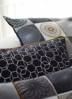 ROHLEDER Decorative cushion HEXAGON with feather filling, Color: BLACK (Image 1)