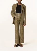 Nanushka Bootcut-Hose LUCEE in Lederoptik, Farbe: KHAKI (Bild 1)