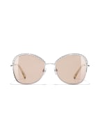CHANEL Schmetterlingsförmige Sonnenbrille mit Perlen, Farbe: C12473 - SILBER/ HELLBRAUN (Bild 1)