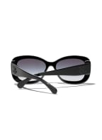 CHANEL Rechteckige Sonnenbrille, Farbe: C888S6 - SCHWARZ/ GRAU VERLAUF (Bild 1)