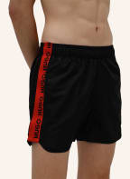 HUGO Badeshorts HYDRA mit Galonstreifen, Farbe: SCHWARZ/ ROT (Bild 1)