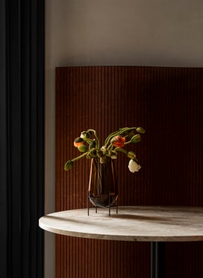 MENU Vase ECHASSE SMALL , Farbe: DUNKELORANGE/ SCHWARZ (Bild 1)