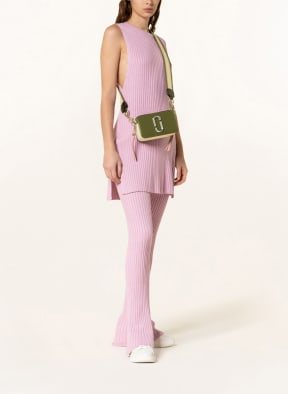 MARC JACOBS Saffiano-Umhängetasche SNAPSHOT, Farbe: OLIV/ ROSA (Bild 1)