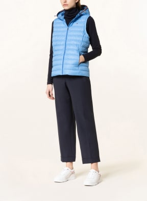 TOMMY HILFIGER Daunenweste mit abnehmbarer Kapuze, Farbe: HELLBLAU (Bild 1)