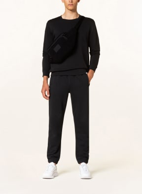 PUMA Waist bag made of teddy , Color: BLACK (Image 1)