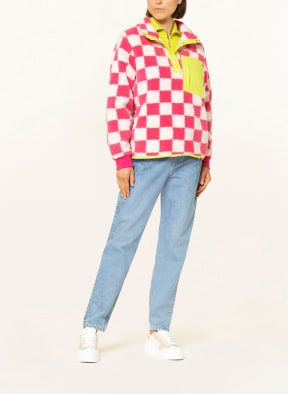 NEO NOIR Schlupfjacke CHUNY CHESS aus Teddyfell, Farbe: WEISS/ PINK/ NEONGELB (Bild 1)