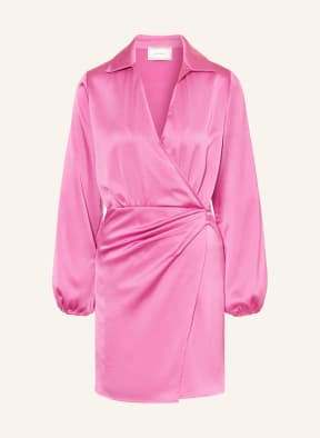NEO NOIR Satinkleid in Wickeloptik, Farbe: PINK (Bild 1)