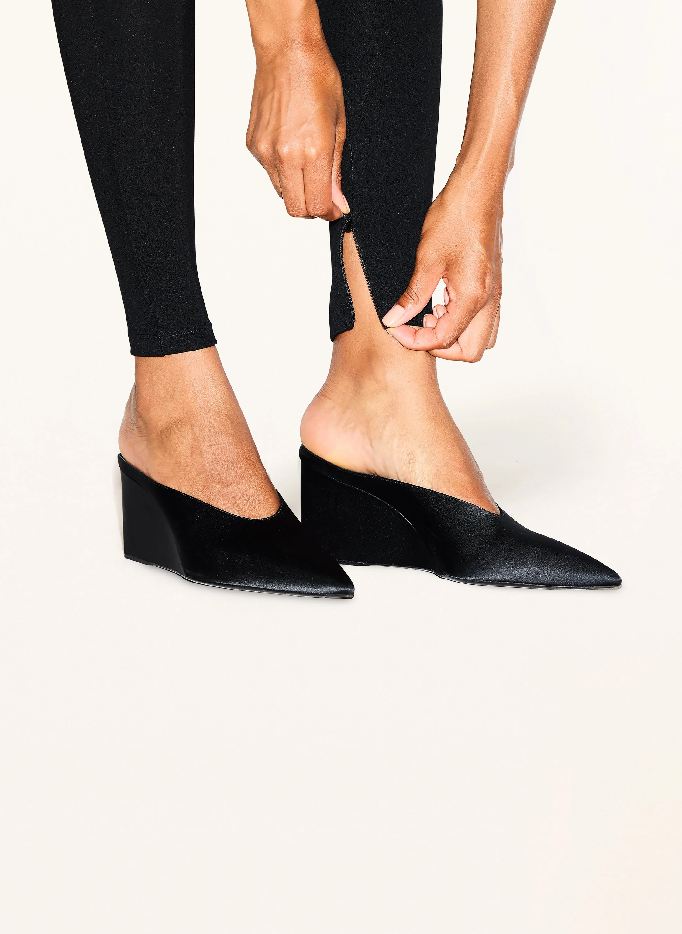SKIMS Lounge leggings THE ESSENTIAL PANTS: OBSIDIAN