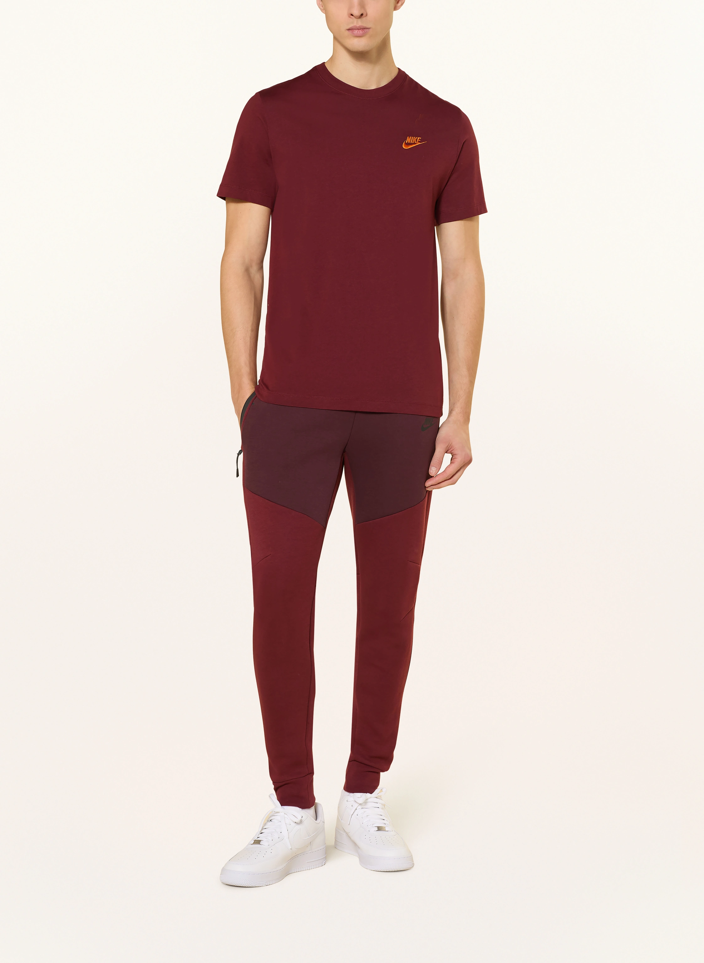 Nike T-shirt SPORTSWEAR CLUB: MØRKERØD