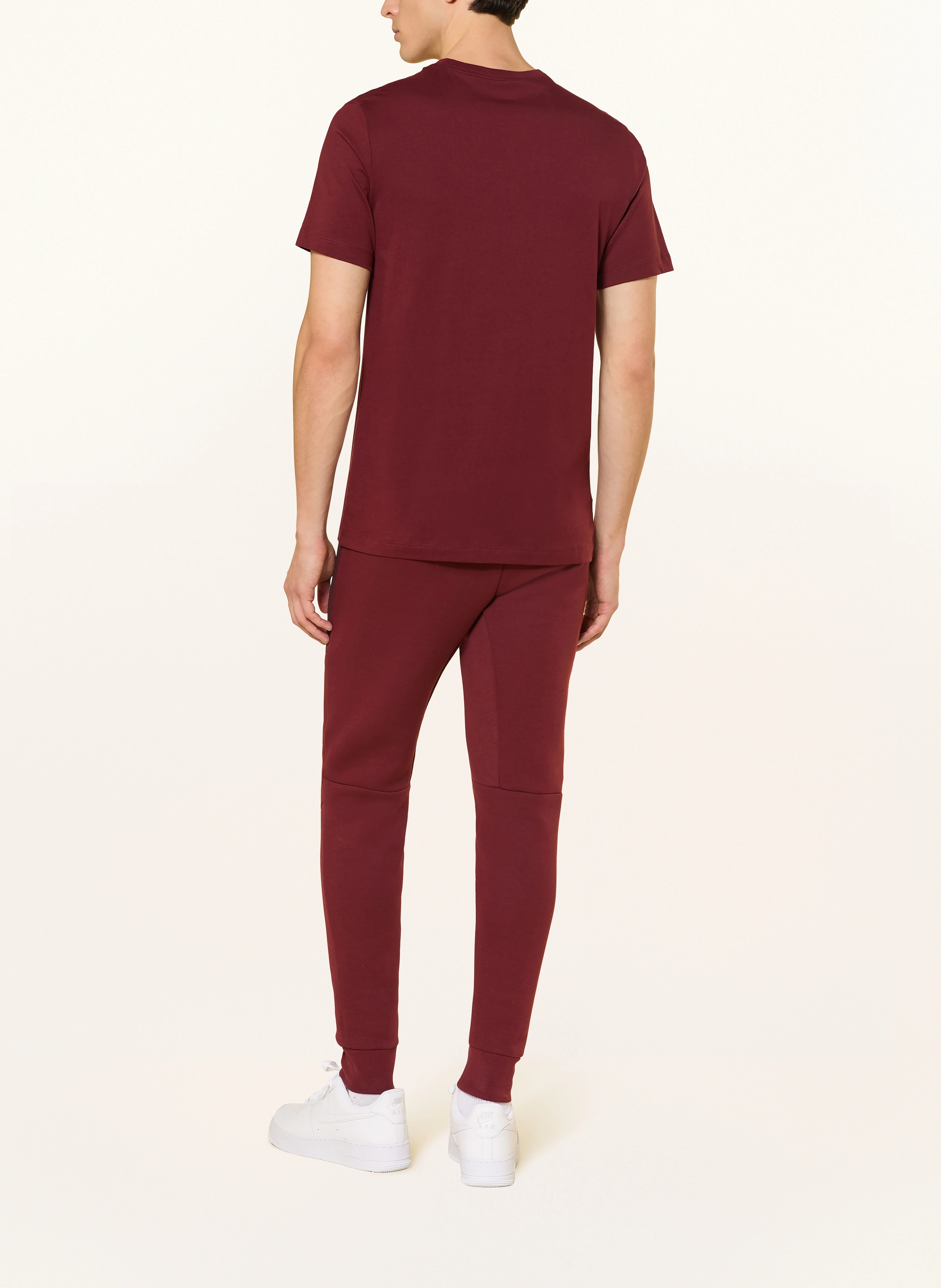 Nike T-shirt SPORTSWEAR CLUB: MØRKERØD