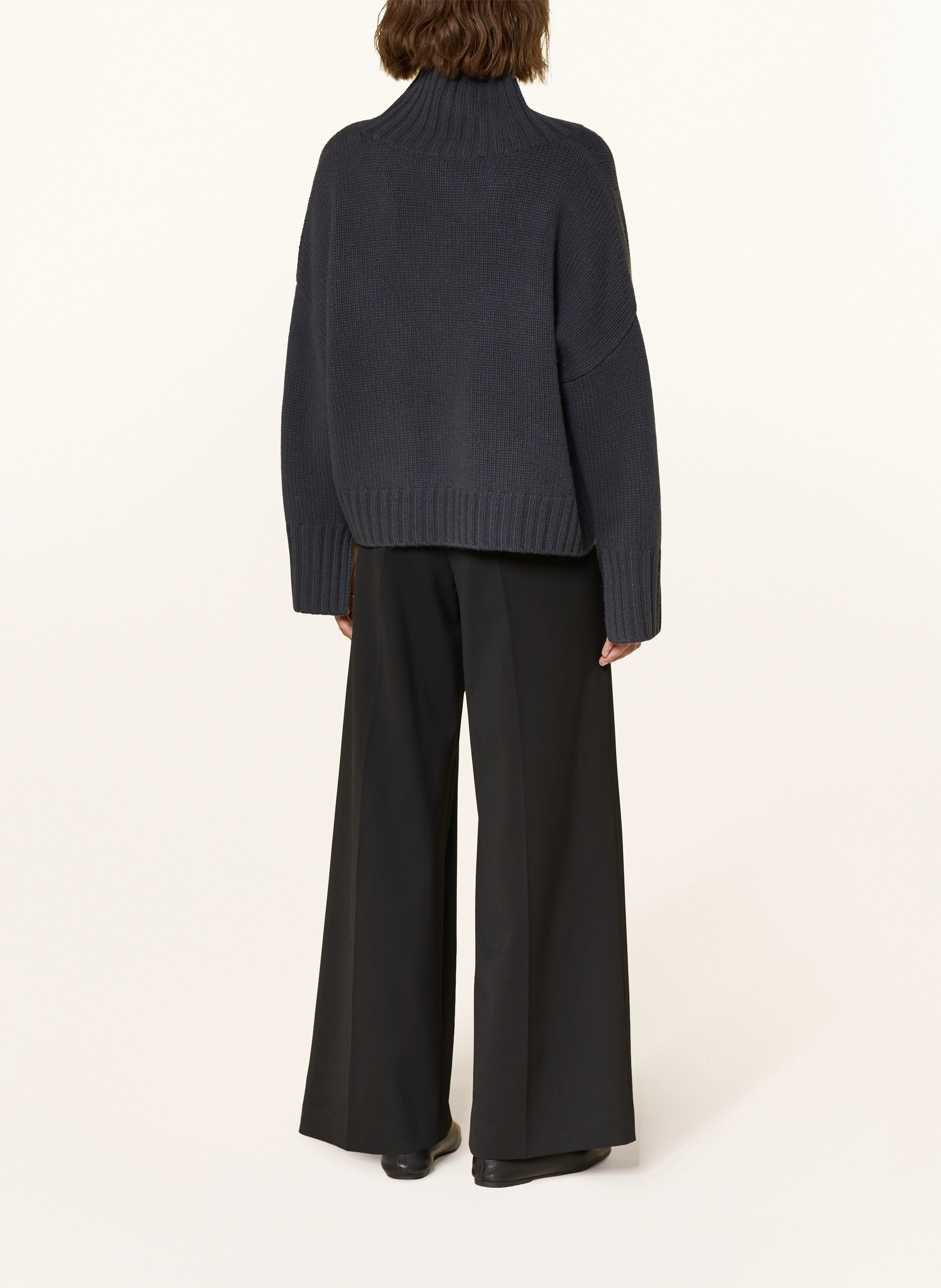 SOFT GOAT Turtleneck sweater in cashmere: DARK GRAY