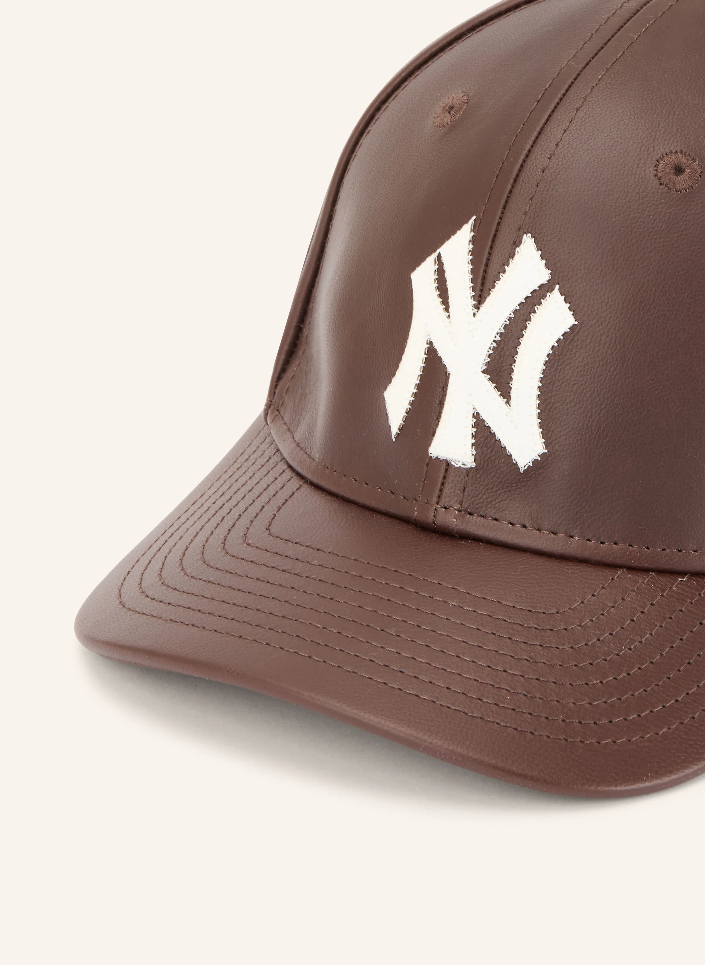 NEW ERA Cap IMG LEATHER 9FORTY® in dark brown / white