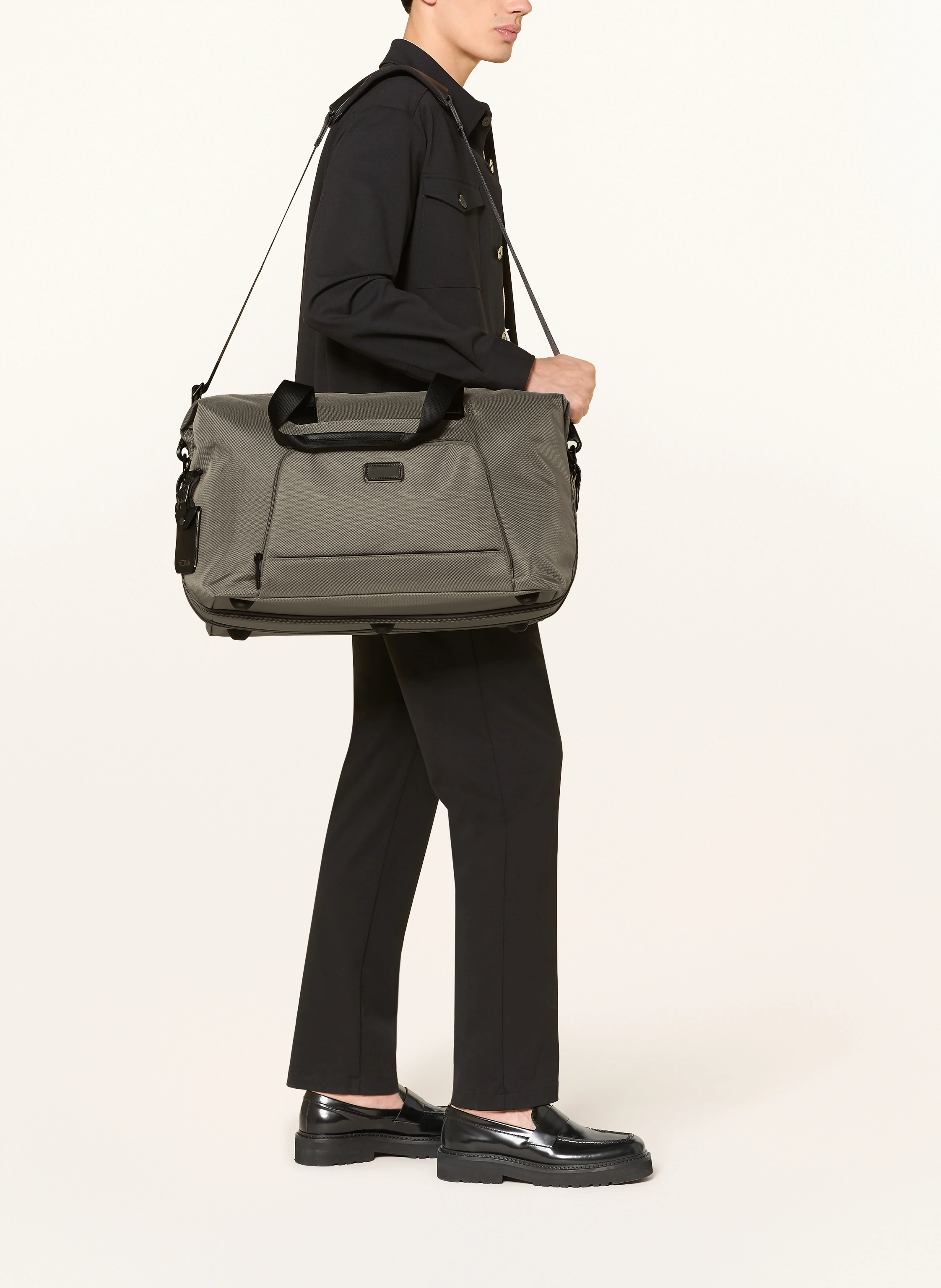 TUMI ALPHA Weekender DOUBLE EXPANSION DUFFEL in gray