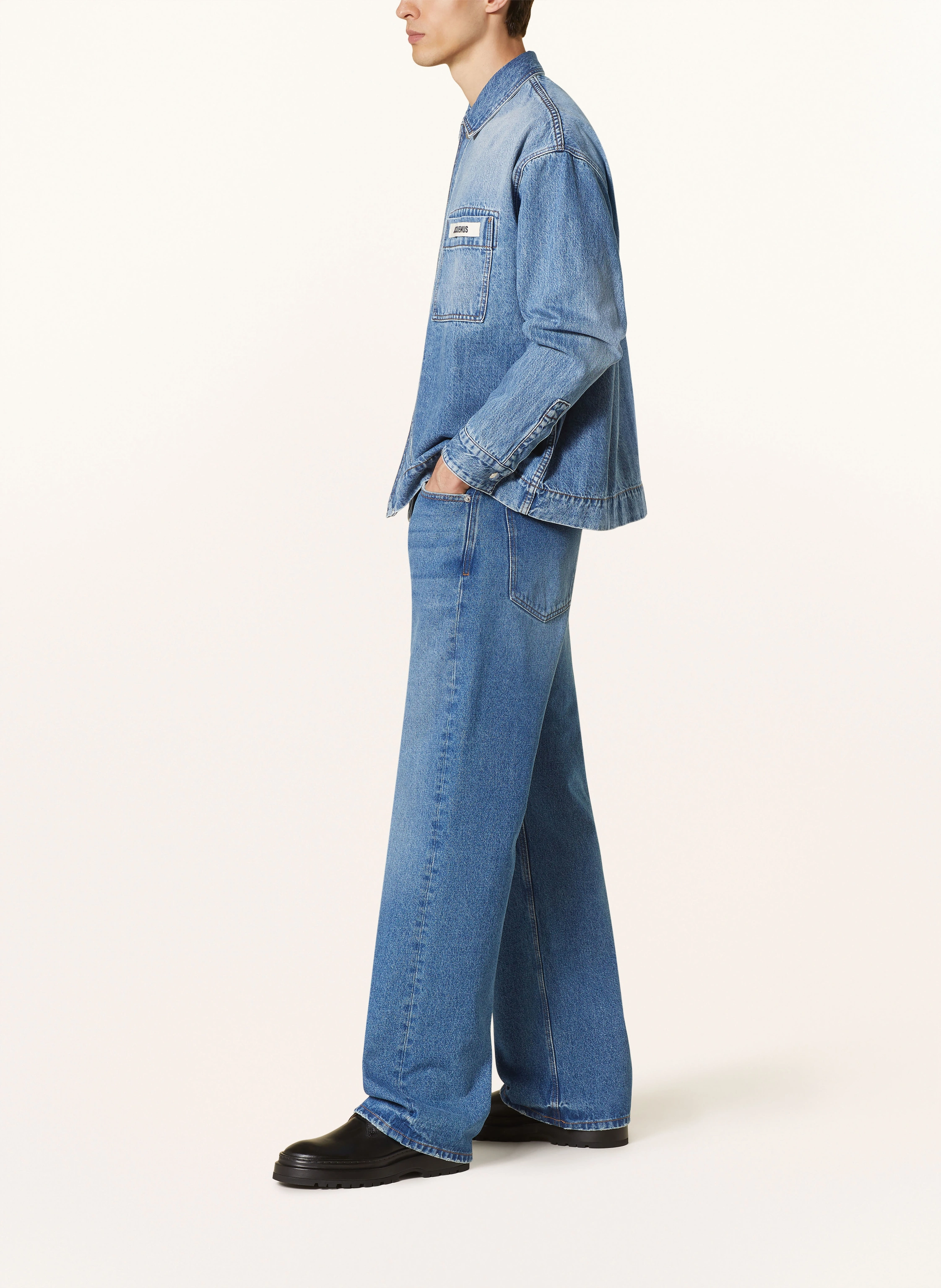 JACQUEMUS Jeans LE DE NIMES DROIT regular fit in 332 blue/tabac
