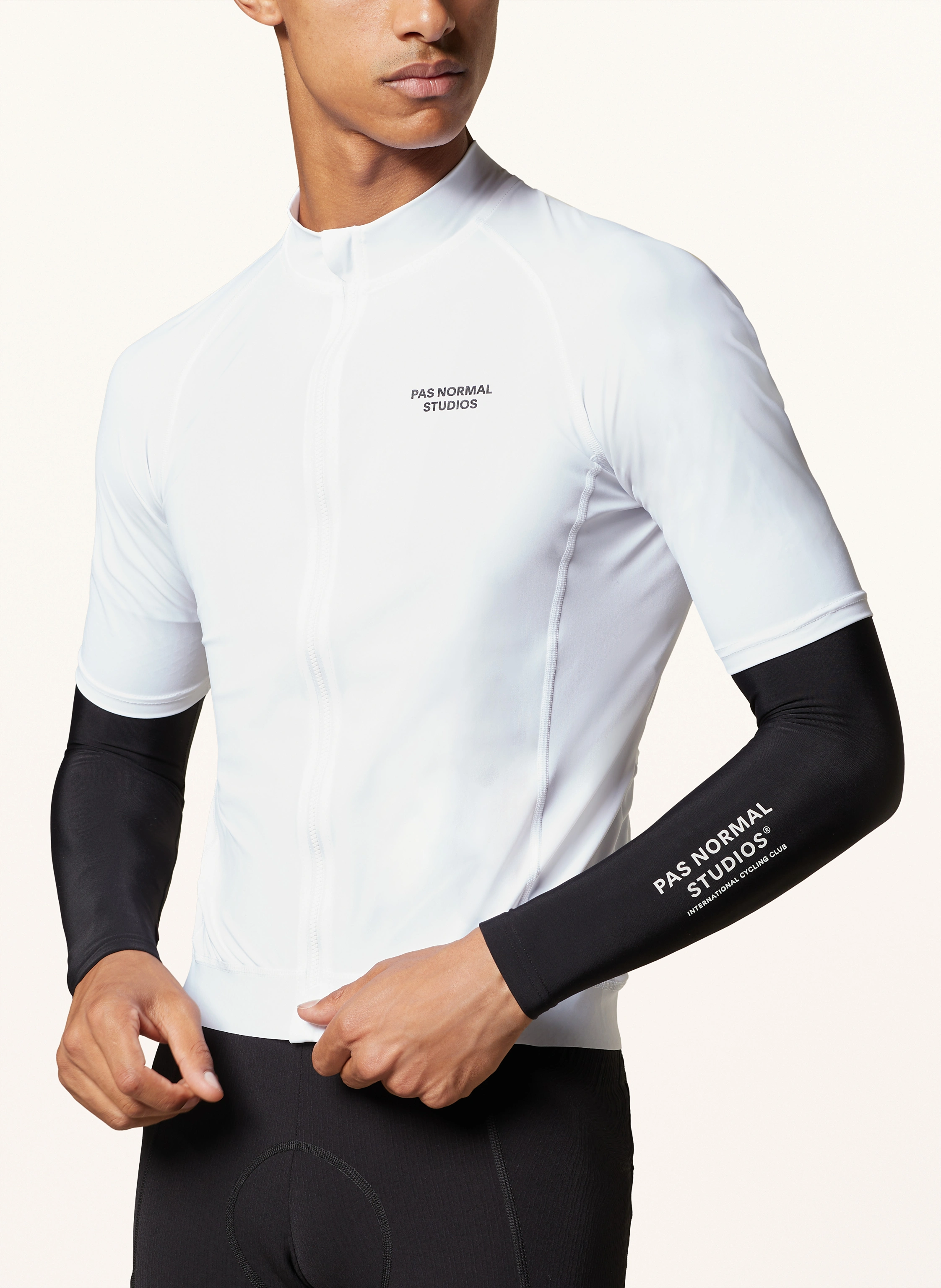 PAS NORMAL STUDIOS Arm warmers in black