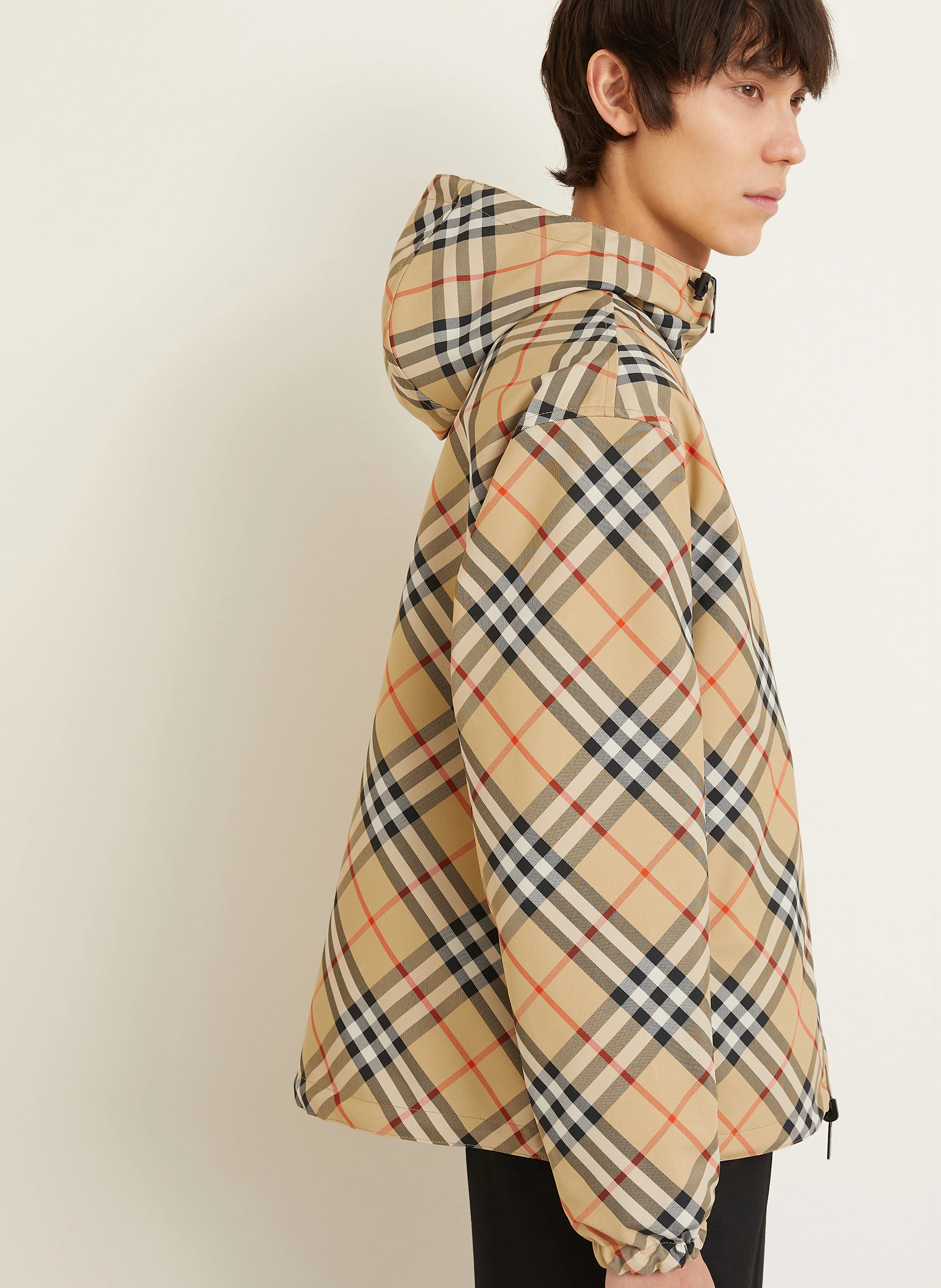 BURBERRY Reversible bomber jacket in beige/ black/ red