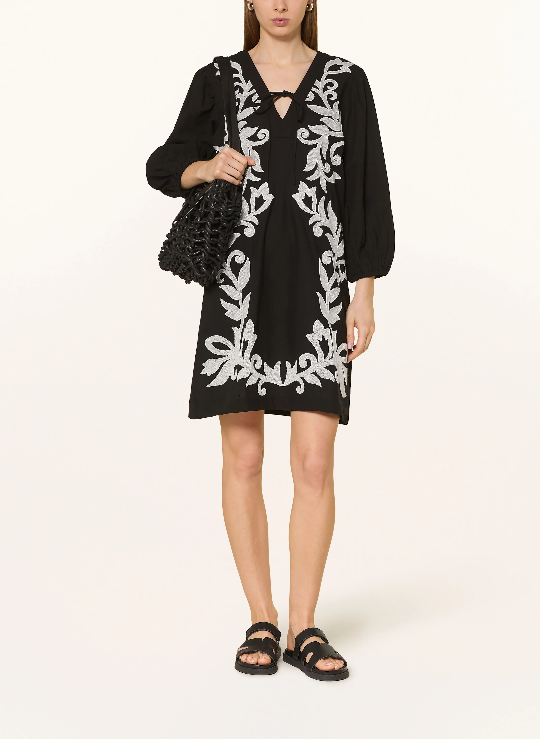 安心追跡【Phase Eight】ie ビーズドレス Phase Eight BETTIE dress with 3/4 sleeves in black/ ecru