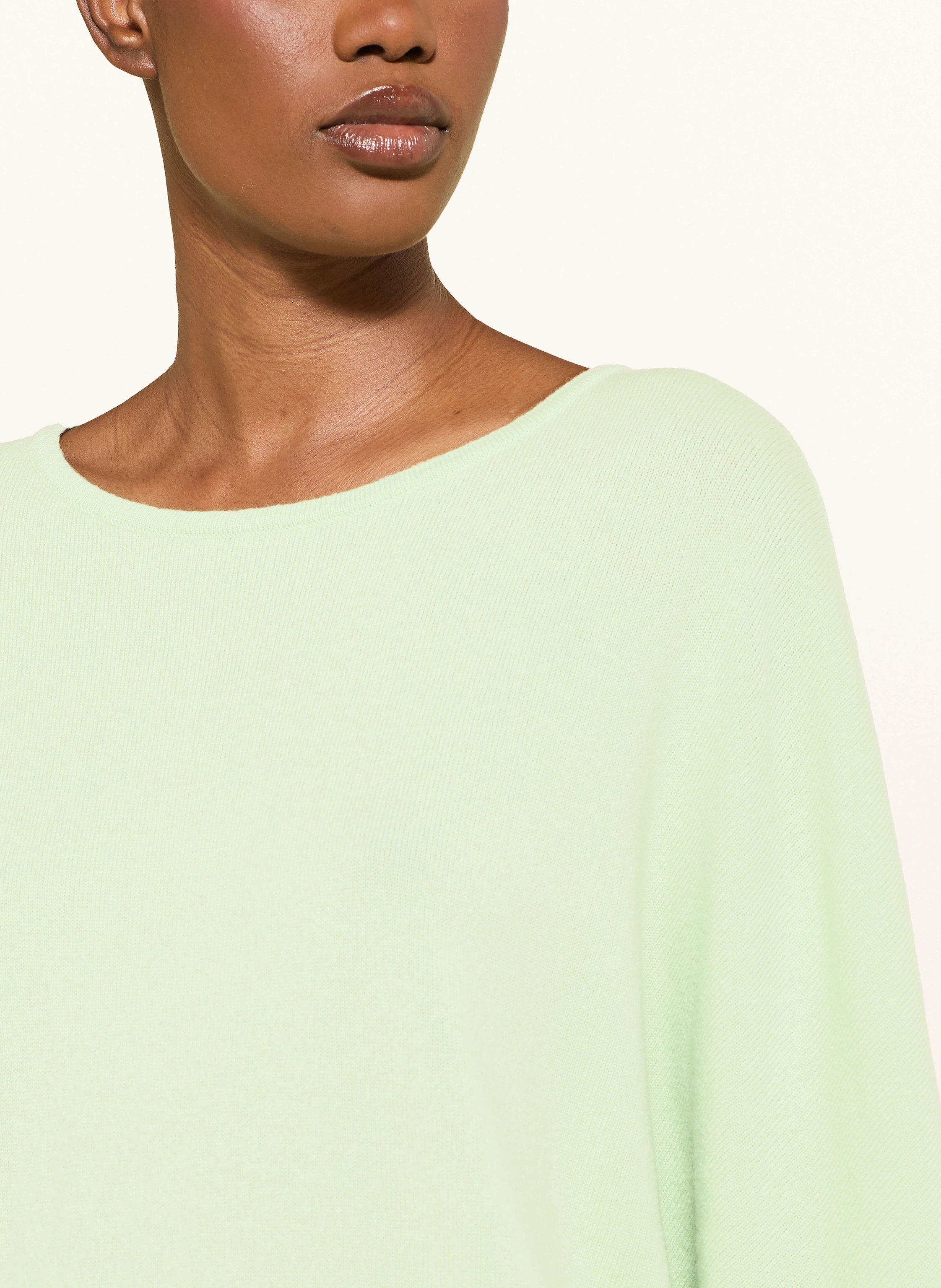 Juvia BLANCA sweater with 3/4 sleeves: LIGHT GREEN