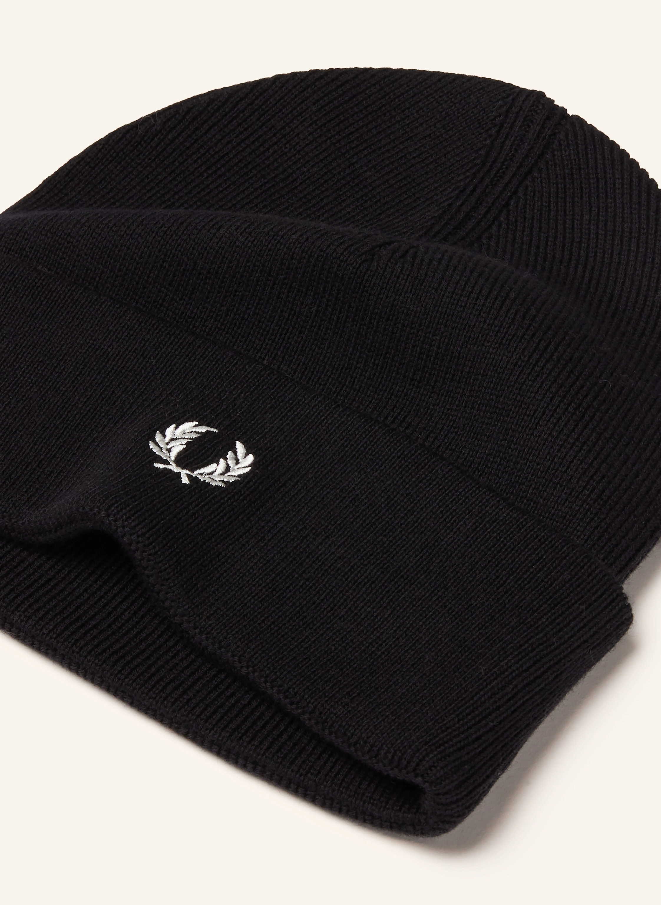 FRED PERRY Beanie in black