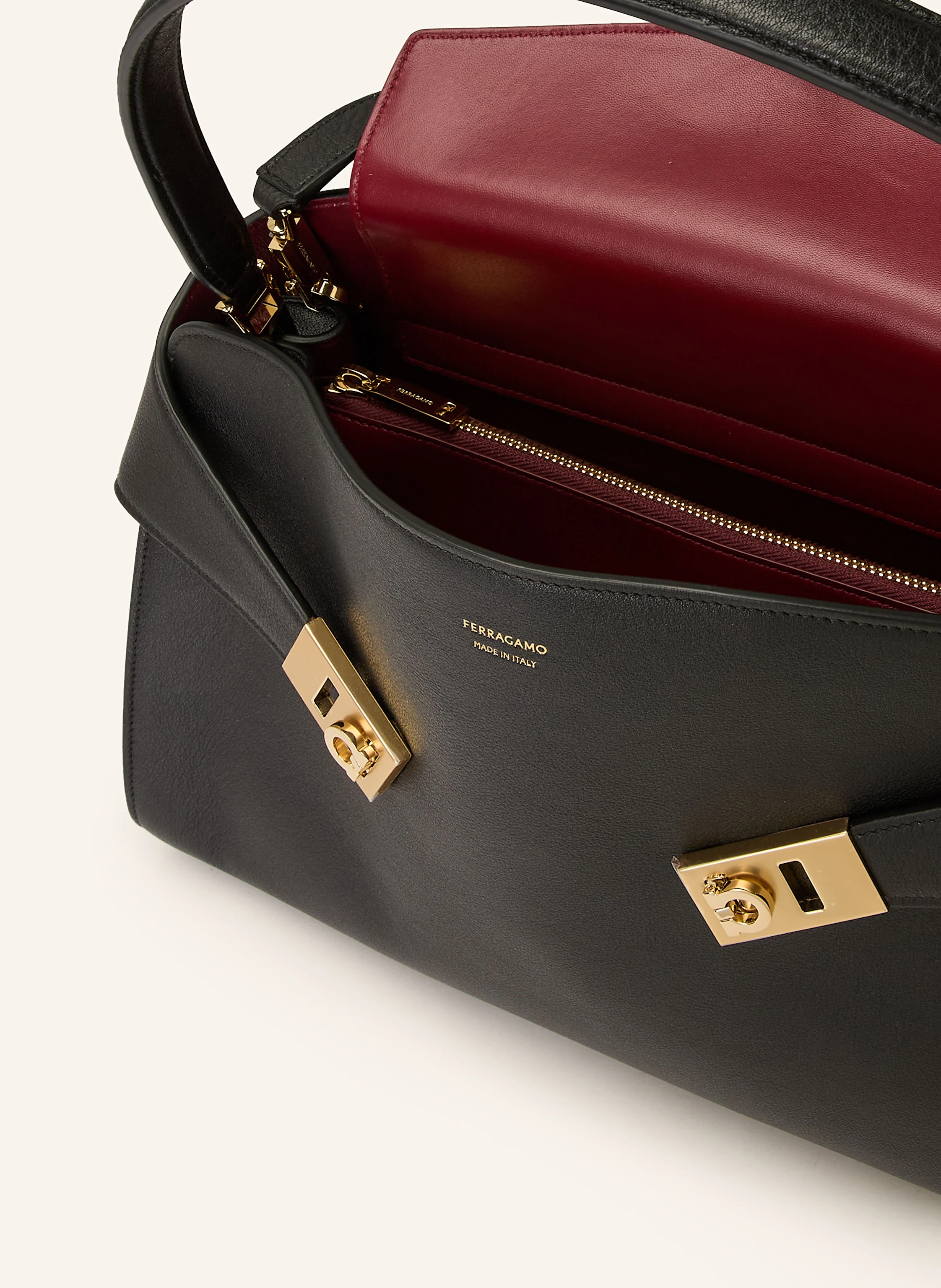 FERRAGAMO Håndtaske HUG: SORT