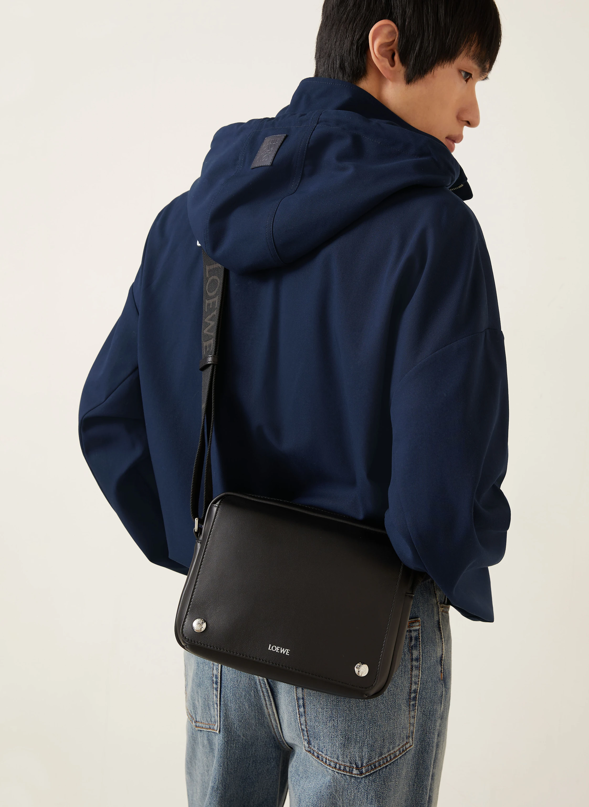 LOEWE Crossbody bag PEBBLE MESSENGER MEDIUM: BLACK