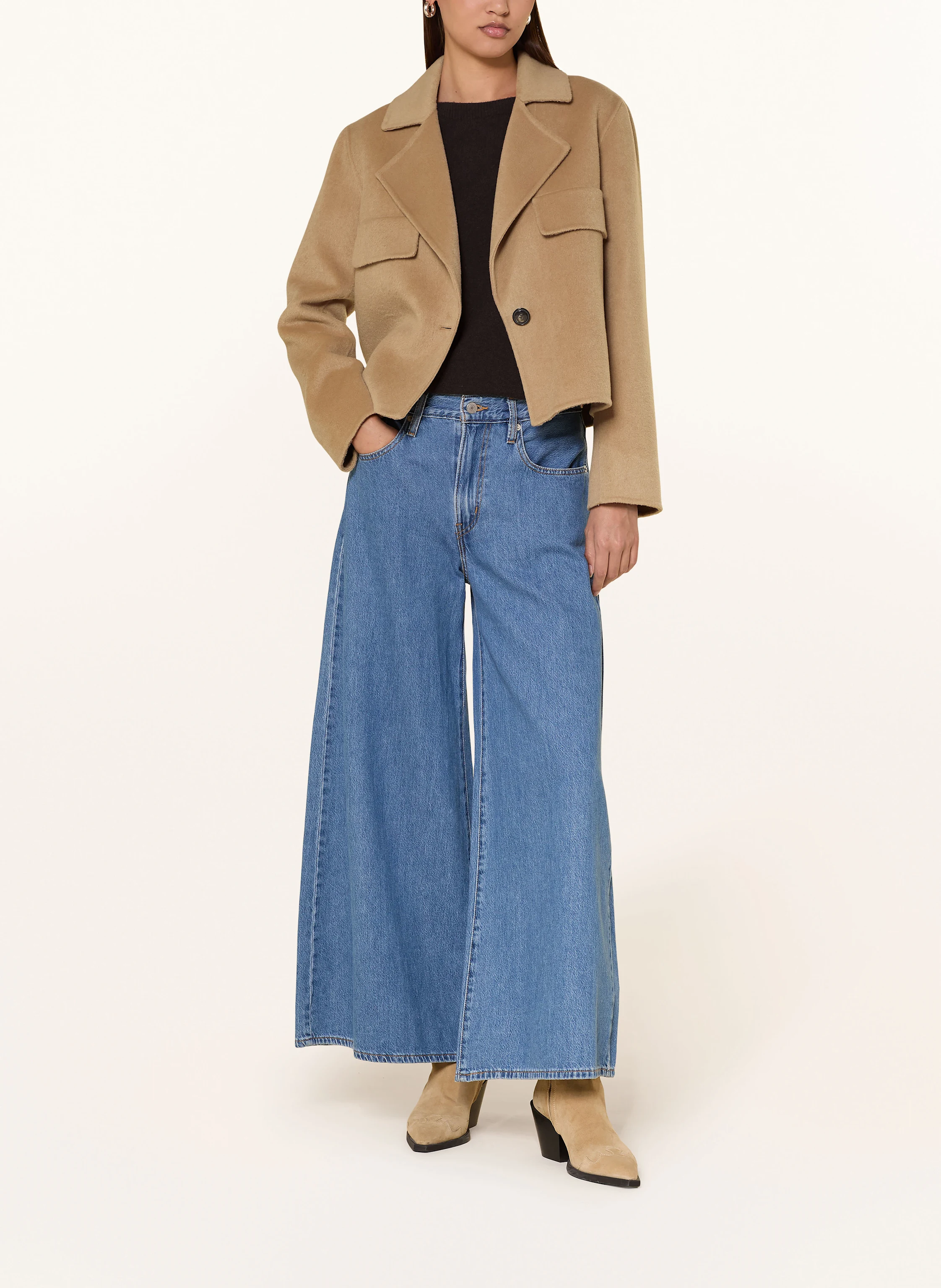 Tan chelsea boots with camel blazer and dark denim