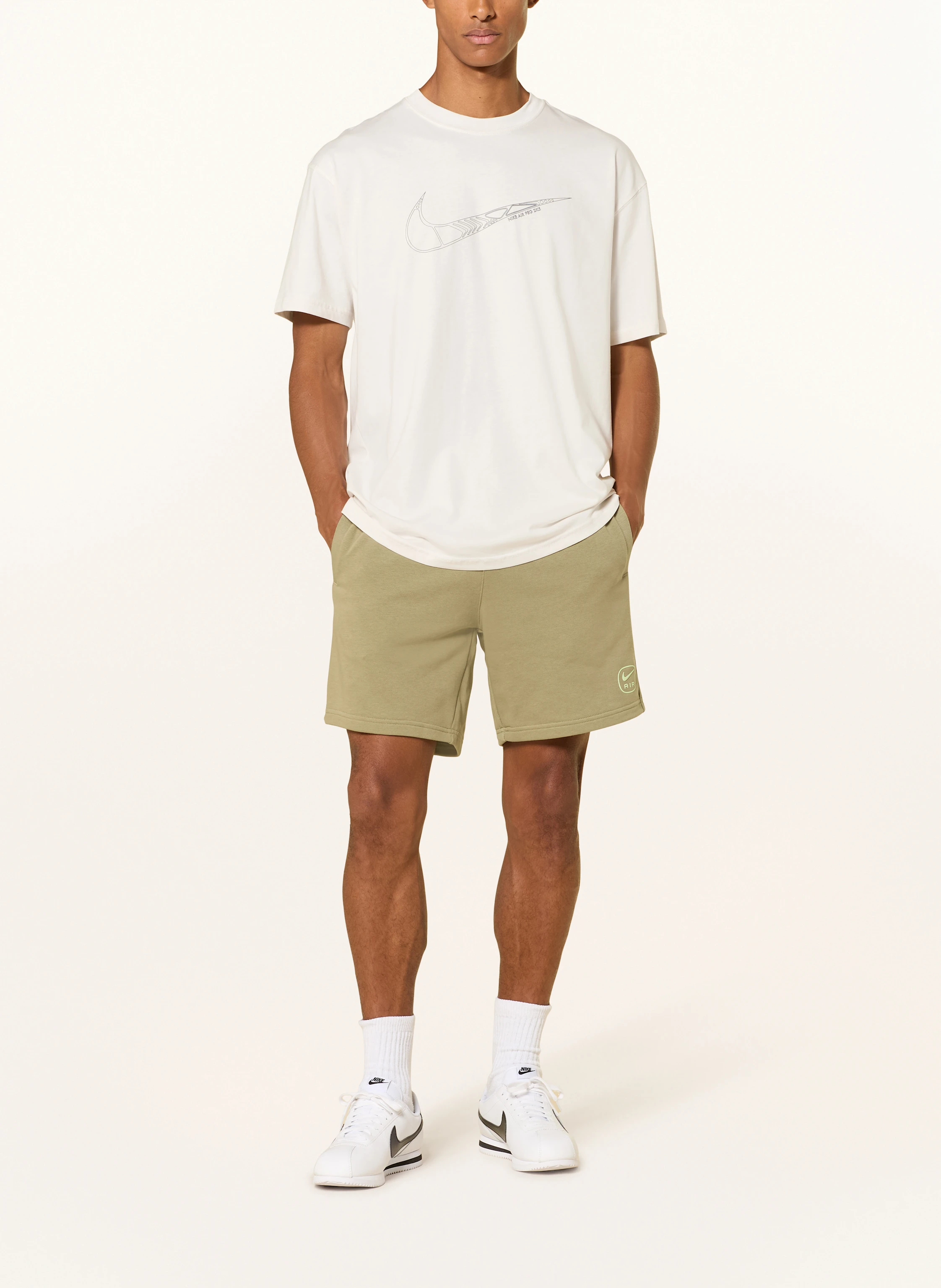 Nike Sweat shorts SPORTSWEAR AIR in light green