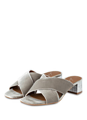 Lola Cruz Samt-Mules