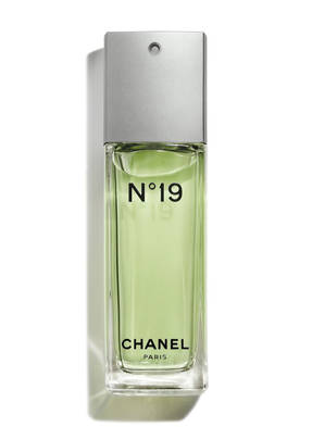 CHANEL N°19
