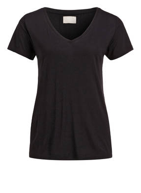 Mrs & HUGS T-Shirt