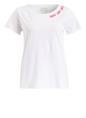 Mrs & HUGS T-Shirt