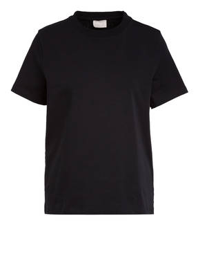 Mrs & HUGS T-Shirt