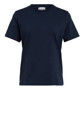Mrs & HUGS T-Shirt