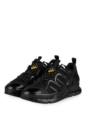 BURBERRY Sneaker