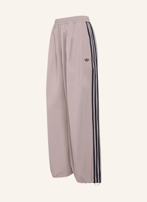 Adidas Originals Tepláky Adilenium 5.0 Pleated černošedá