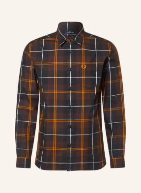 Fred Perry Košile Comfort Fit tmavě hnědá / bílá / černá