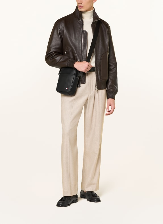TOMMY HILFIGER Skuldertaske SORT